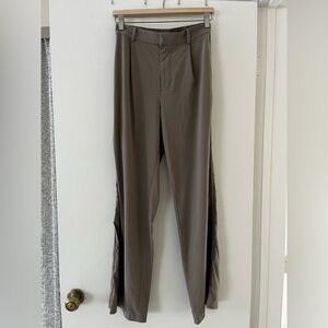 Vuori Women's Taupe/Grey Villa Pants